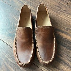 Frye Lewis Venetian Loafers in Men’s Sz. 9, Tan, Like New!